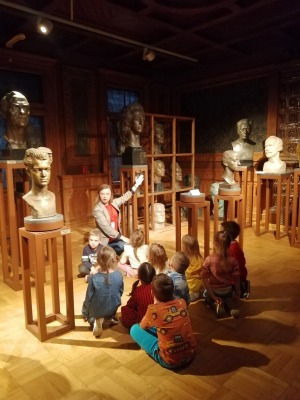 Wycieczka - Międzynarodowy Dzień Sztuki 🖼️🖌️🎭 Puchatki 🐻